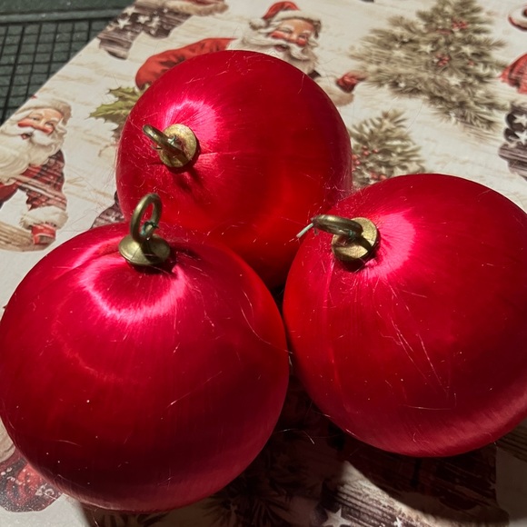 11 satin ornaments and 3 vintage satin ornaments - Picture 5 of 5